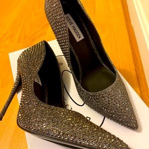 Steve Madden Daisie Rhinestones pump
